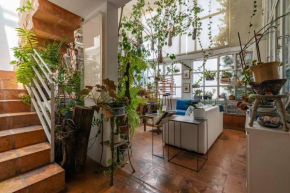 MrW Artist's Atelier Orchid Oasis 3Br House